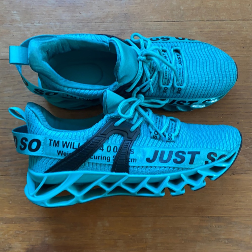 Just SOSO Sneakers